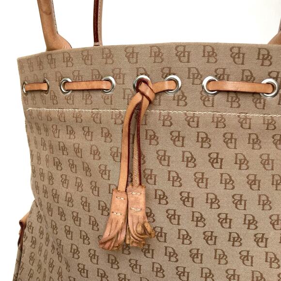 Y2K Dooney Monogram Canvas Tote | Preppy Neutral Shoulder Bag with Leather Trim - Picture 4 of 16